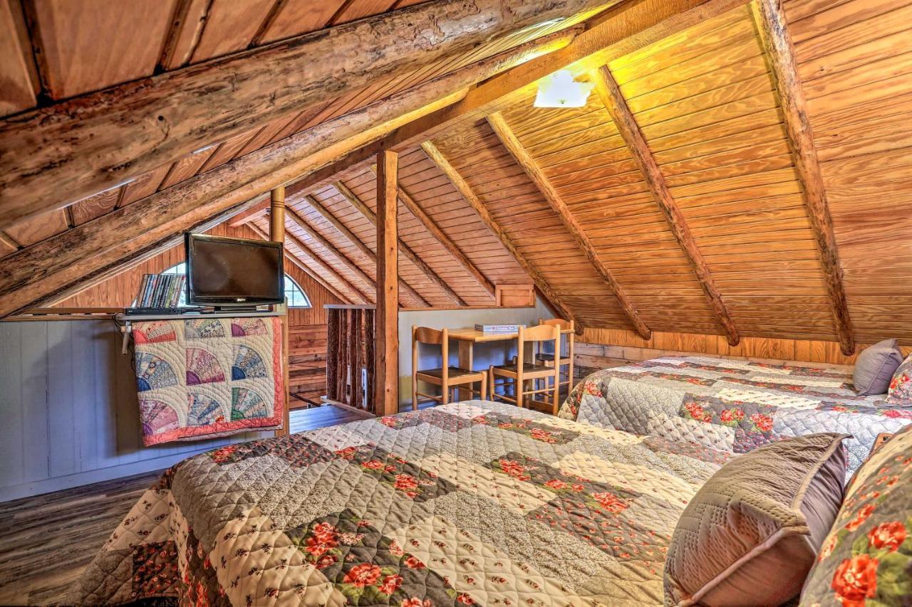 Broken Bow Log Cabin With Fire Pit, Pond, And Deck! エクステリア 写真
