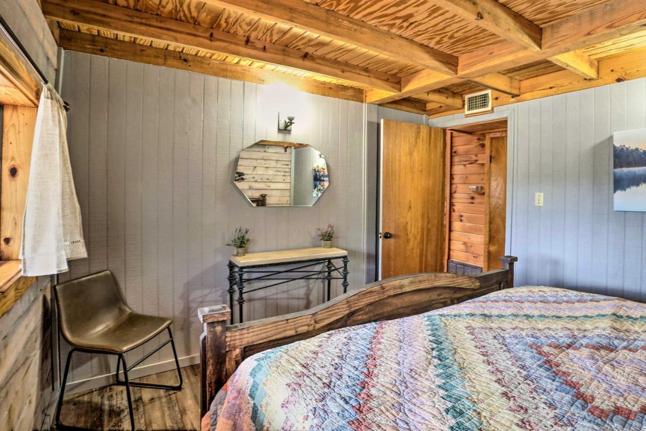 Broken Bow Log Cabin With Fire Pit, Pond, And Deck! エクステリア 写真
